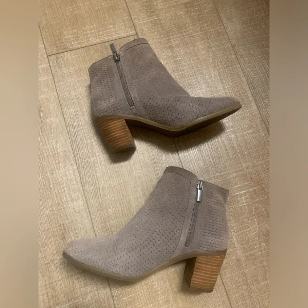 Lucky brand used woman’s boots in fair condition